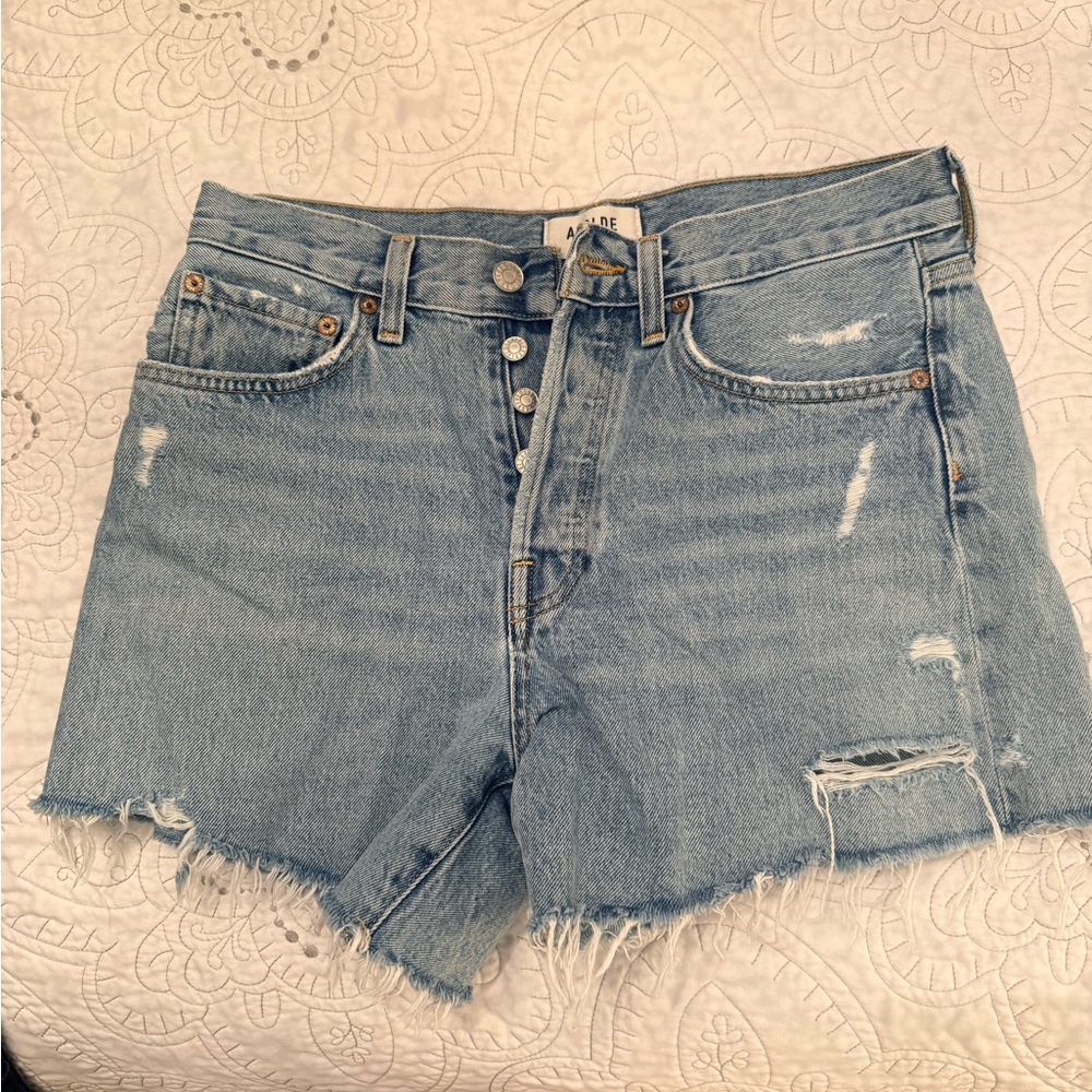 Agolde Parker long short. Distressed light blue.